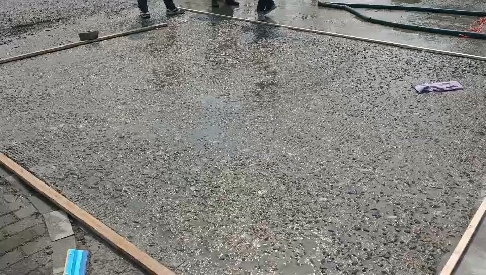 哈爾濱順邁醫院，應用我公司快找平修補砂漿，進行地面修補